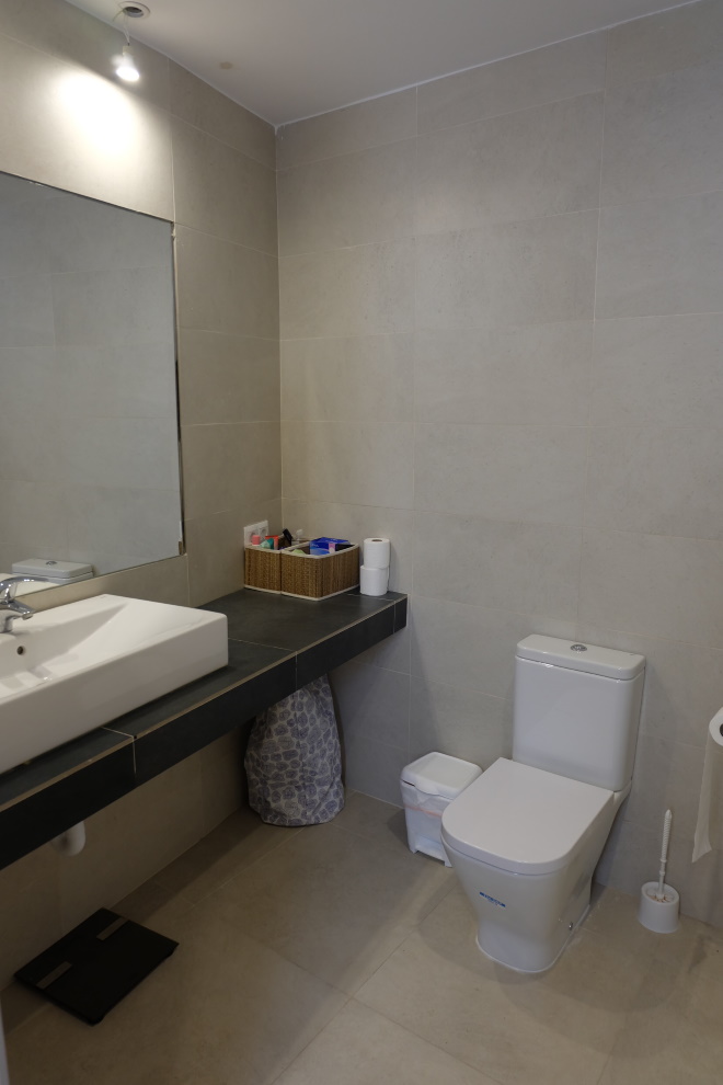 Bathroom Ibiza sale apartment 3 bedrooms groundfloor resa estates.jpg